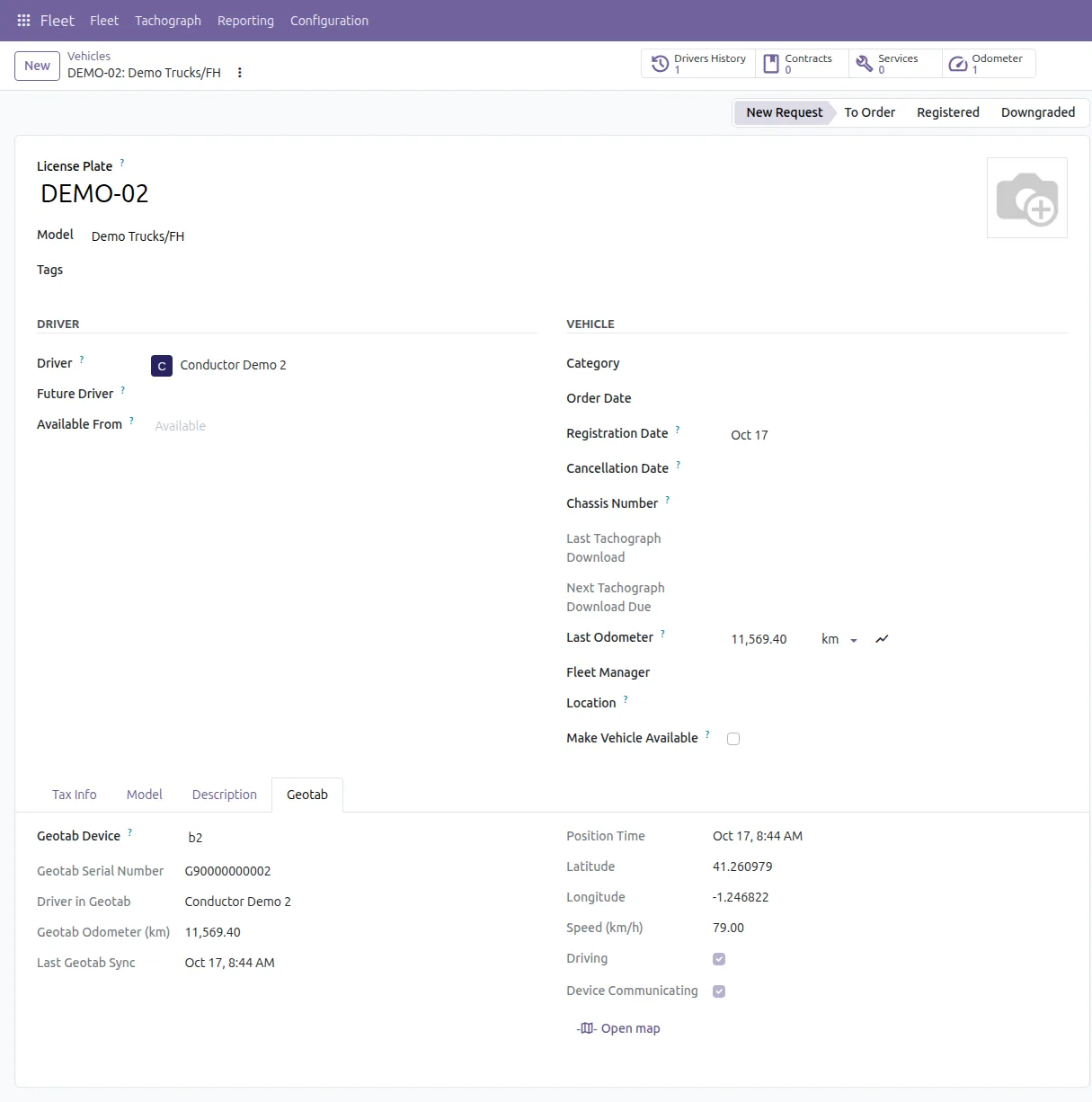Vehicle form in Odoo with the Geotab tab: device, driver in Geotab, odometer, last sync, position, speed and a link to the map