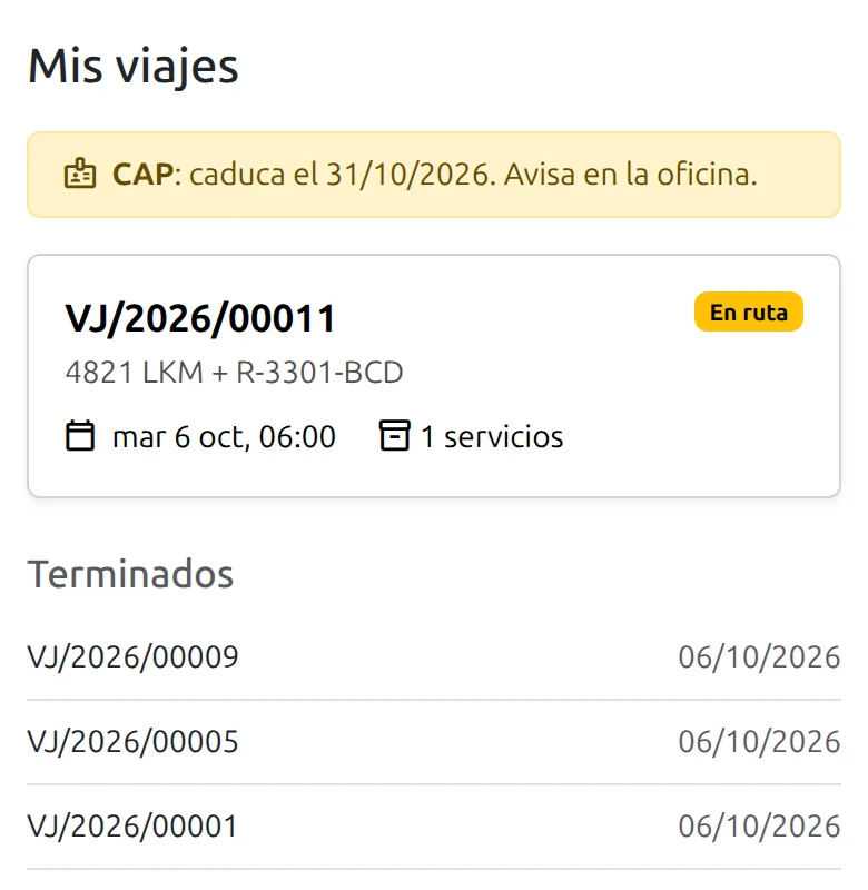 App del conductor en el móvil con el viaje en ruta y un aviso de caducidad del CAP